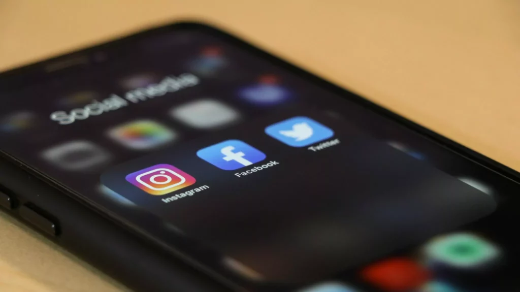 Social phone with apps